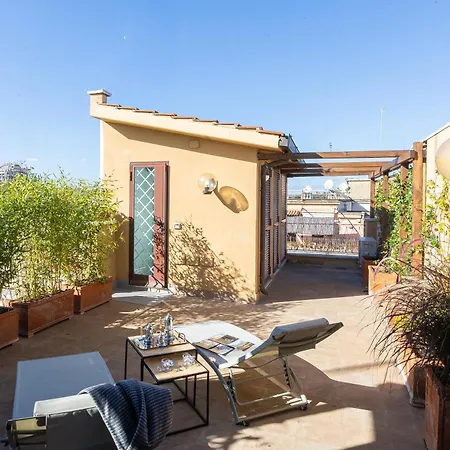 Amazing Via Del Tritone